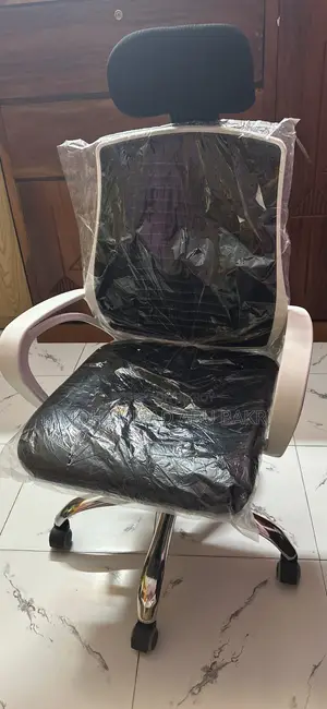 হেডরেস্ট সহ অফিস চেয়ার