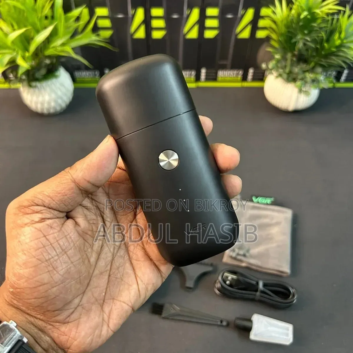 VGR v-932 Professional Pocket Beard Trimmer for Men
