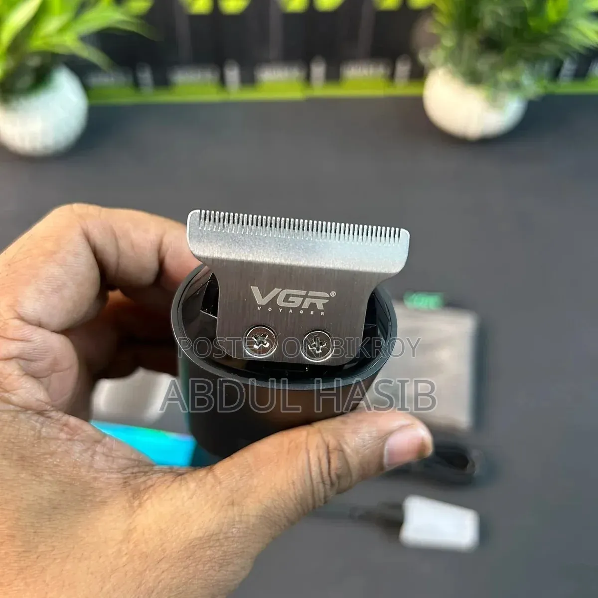 VGR v-932 Professional Pocket Beard Trimmer for Men