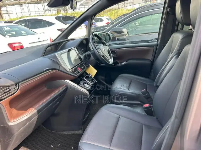 Toyota Esquire 1.8 Four-Wheel Drive Hybrid (7 seater) 2020 Brown
