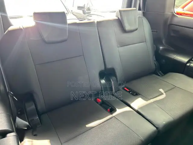 Toyota Esquire 1.8 Four-Wheel Drive Hybrid (7 seater) 2020 Brown