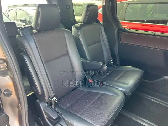Toyota Esquire 1.8 Four-Wheel Drive Hybrid (7 seater) 2020 Brown
