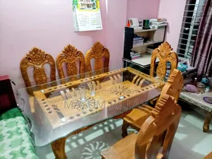 ডাইনিং টেবিল