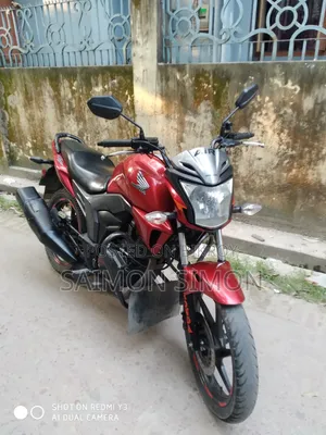 Honda CB 2016 Red