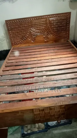 একটি মেহেগুনি খাট বিক্রি হবে, আর্জেন্ট!