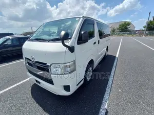 Toyota HiAce 2021 White