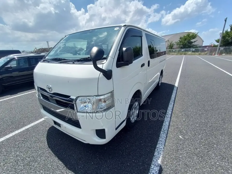 Toyota HiAce 2021 White