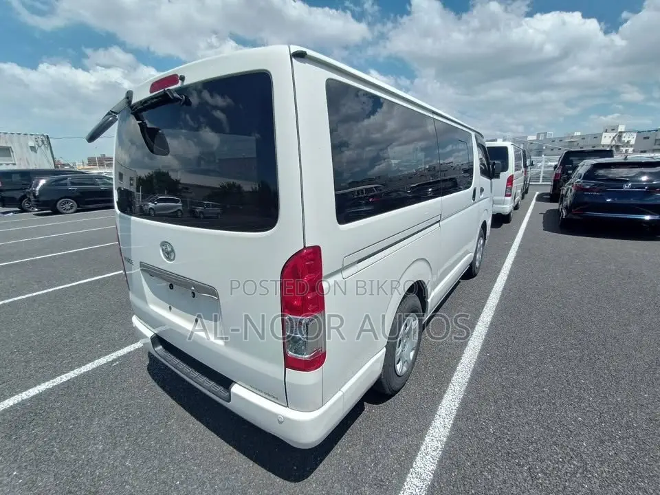 Toyota HiAce 2021 White