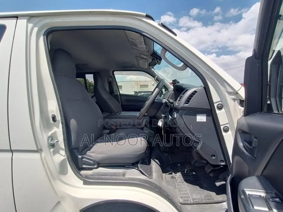 Toyota HiAce 2021 White