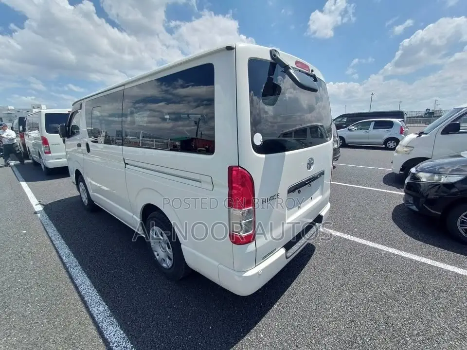 Toyota HiAce 2021 White