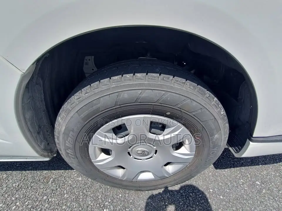 Toyota HiAce 2021 White