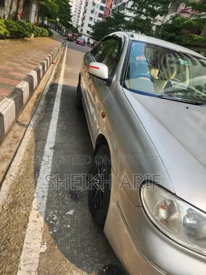 নিসান সানি ২০০৪ রূপালী