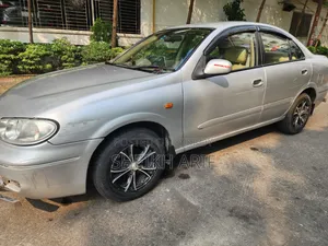 নিসান সানি ২০০৪ রূপালী