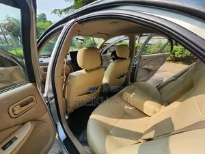 নিসান সানি ২০০৪ রূপালী
