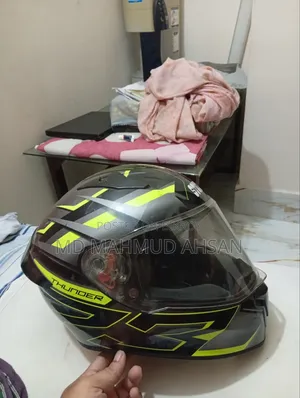 স্টাডস এবং ভেগা হেলমেট