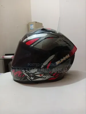 স্টাডস এবং ভেগা হেলমেট