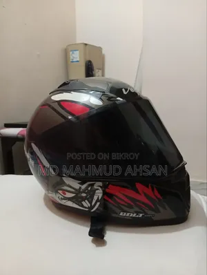 স্টাডস এবং ভেগা হেলমেট