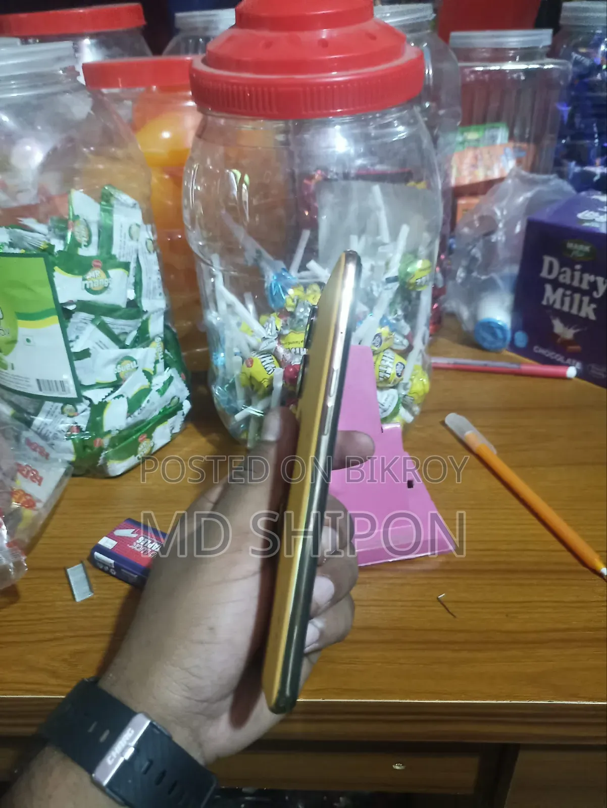 অপ্পো রেনো৮ টি ৪জি ১২৮ জিবি ইয়েলো