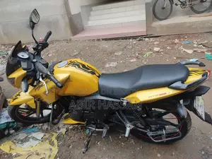 TVS Apache RTR 160 2V 2019 Yellow