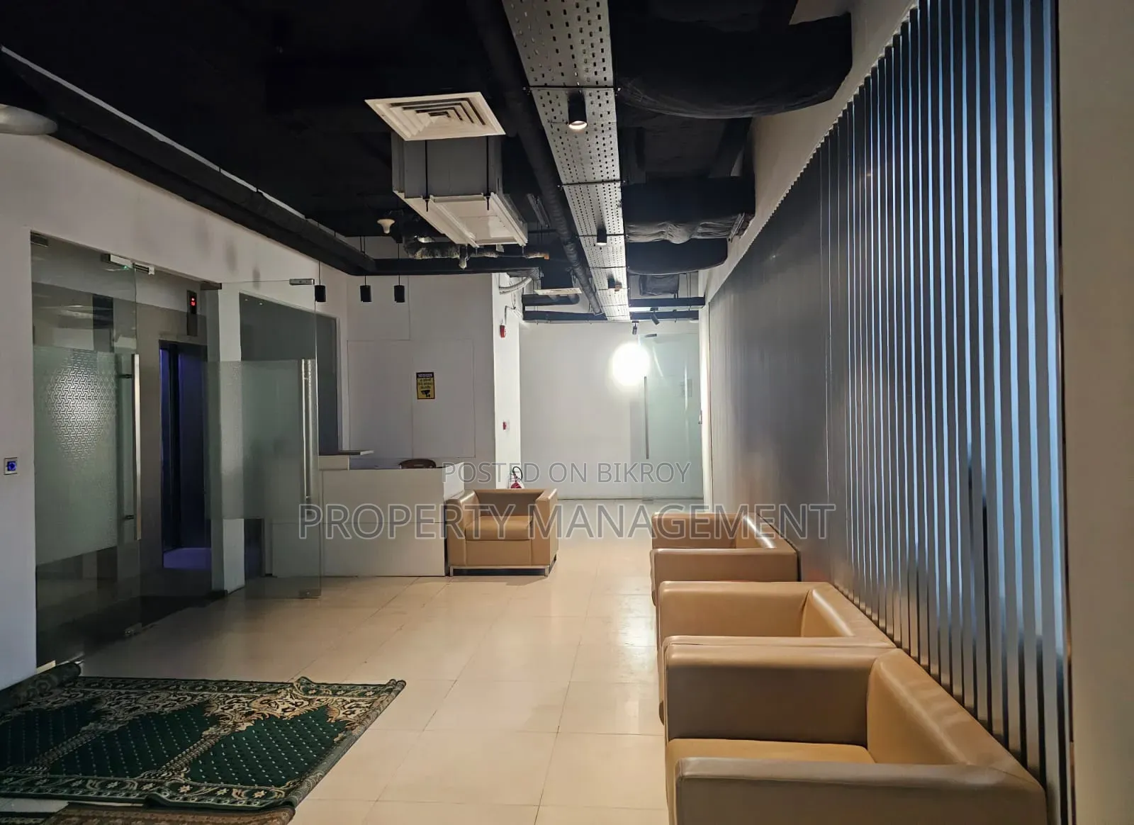 গুলশান কমার্শিয়াল অফিসে স্পেস ফর রেন্ট