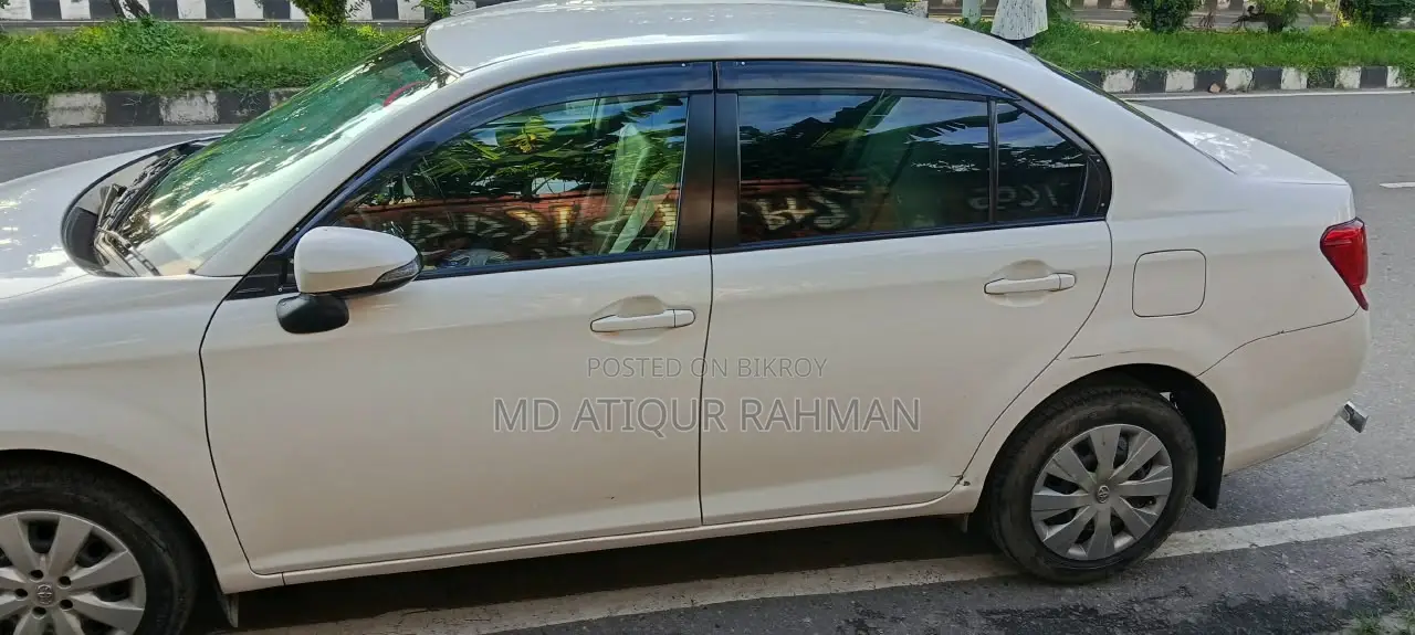 টয়োটা এক্সিও ২০১২ সাদা
