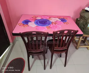 ডাইনিং টেবিল