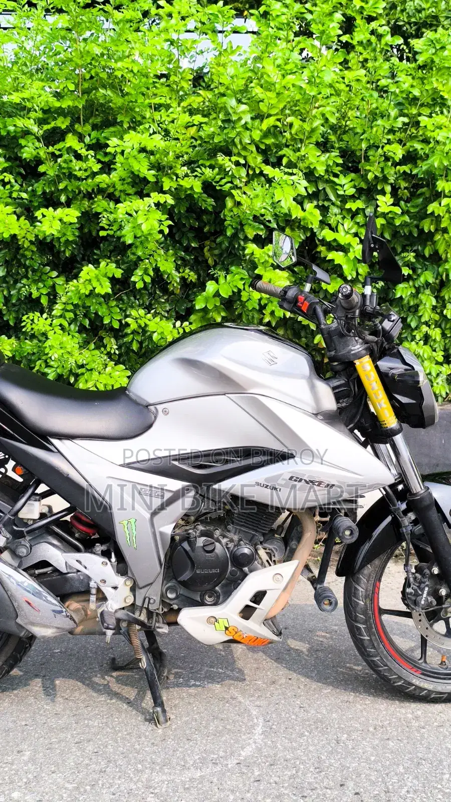 সুজুকি গিক্সার ২০২২ সিলভার