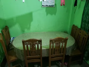 ডাইনিং টেবিল + ৬ টি চেয়ার সহ বিক্রি করা হবে