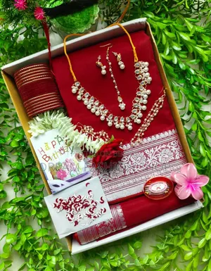 গিফট শাড়ি কম্বো