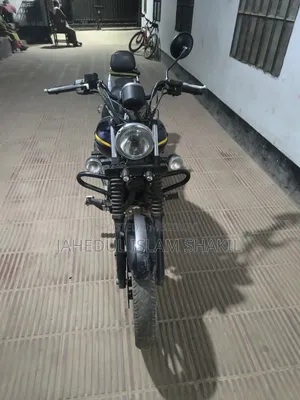 বাজাজ অ্যাভেঞ্জার ১৫০ স্ট্রিট ২০১৮ ব্ল্যাক