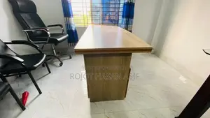 অফিস টেবিল