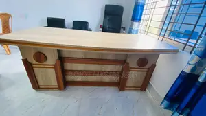 অফিস টেবিল