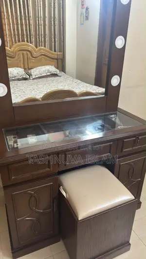 ড্রেসিং টেবিল