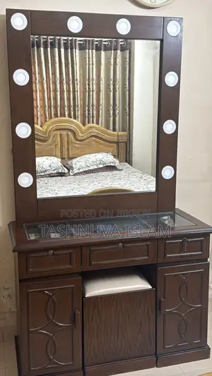 ড্রেসিং টেবিল