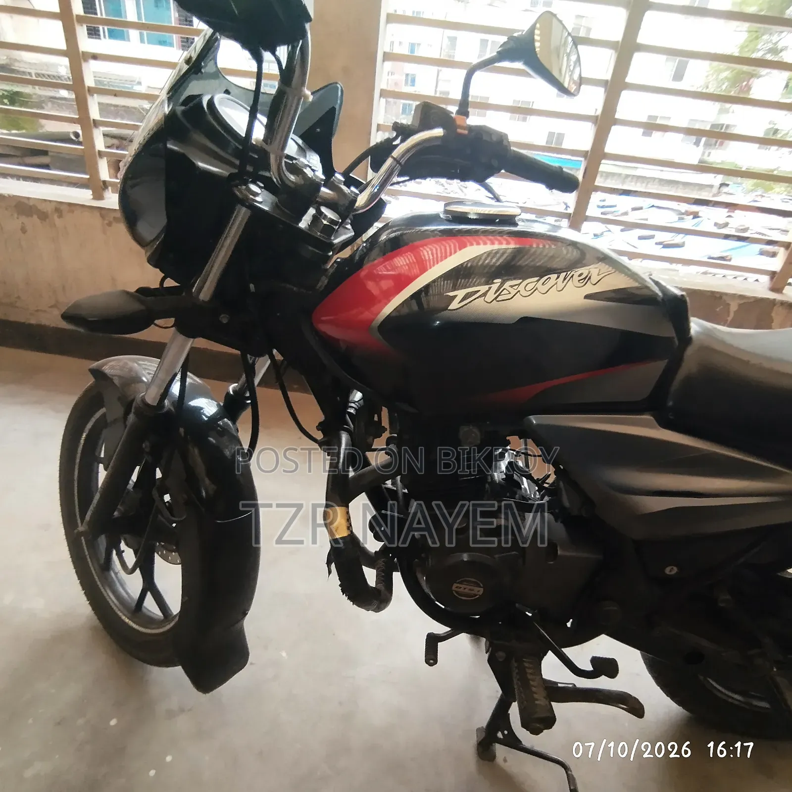 বাজাজ ডিসকভার ১২৫ ২০২০ ব্ল্যাক