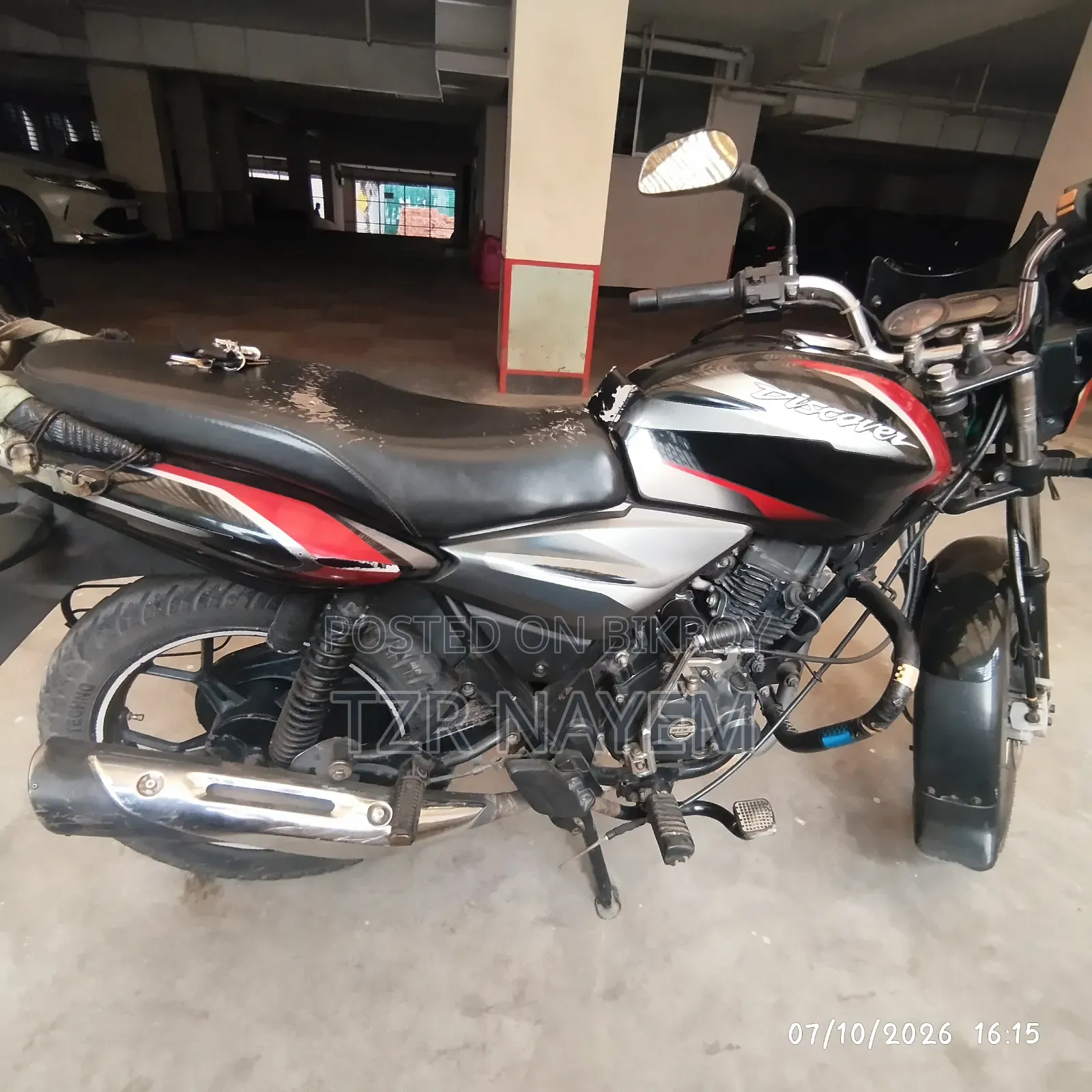 বাজাজ ডিসকভার ১২৫ ২০২০ ব্ল্যাক