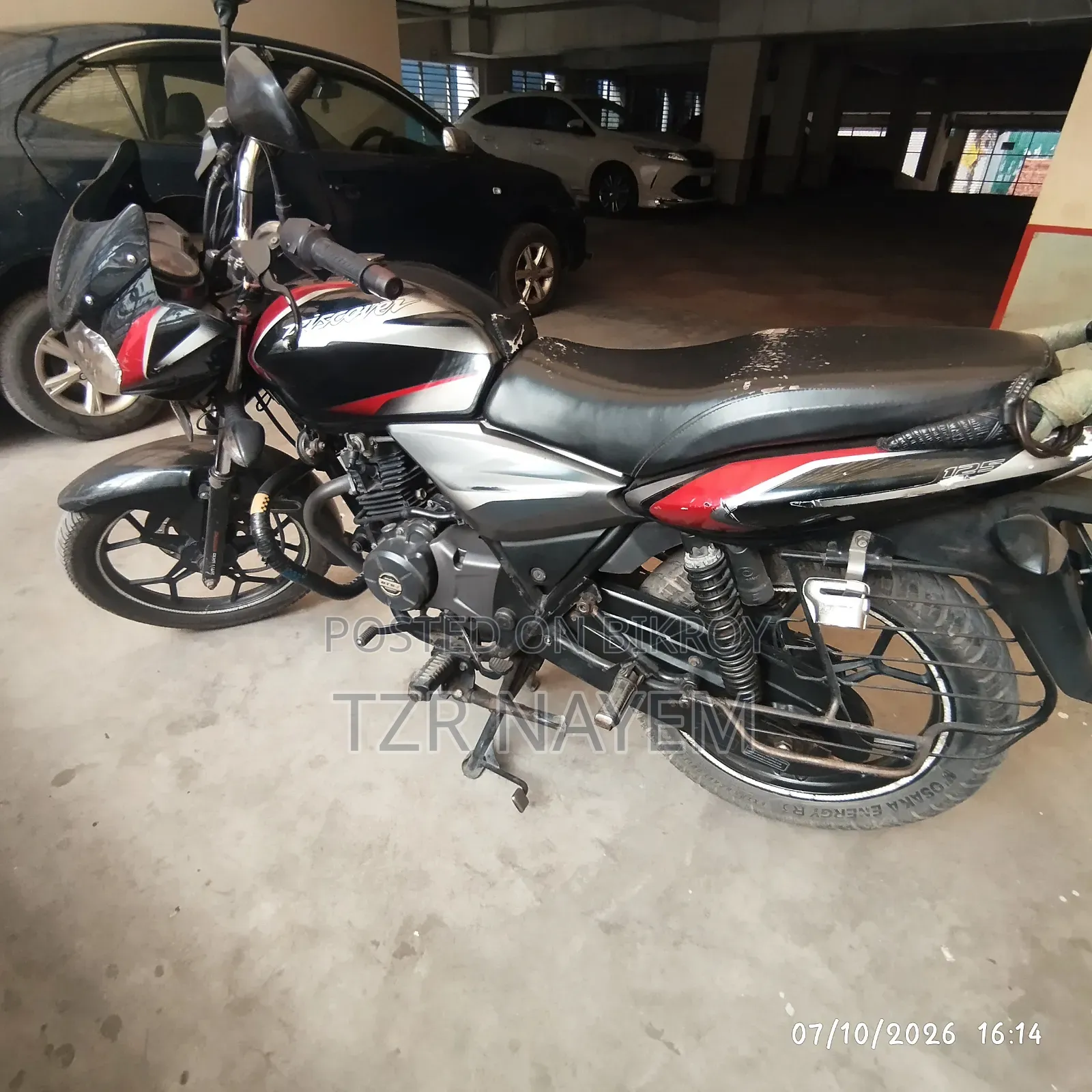 বাজাজ ডিসকভার ১২৫ ২০২০ ব্ল্যাক