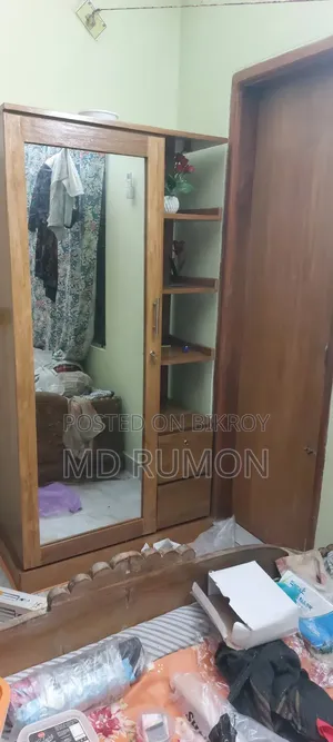 ড্রেসিং টেবিল