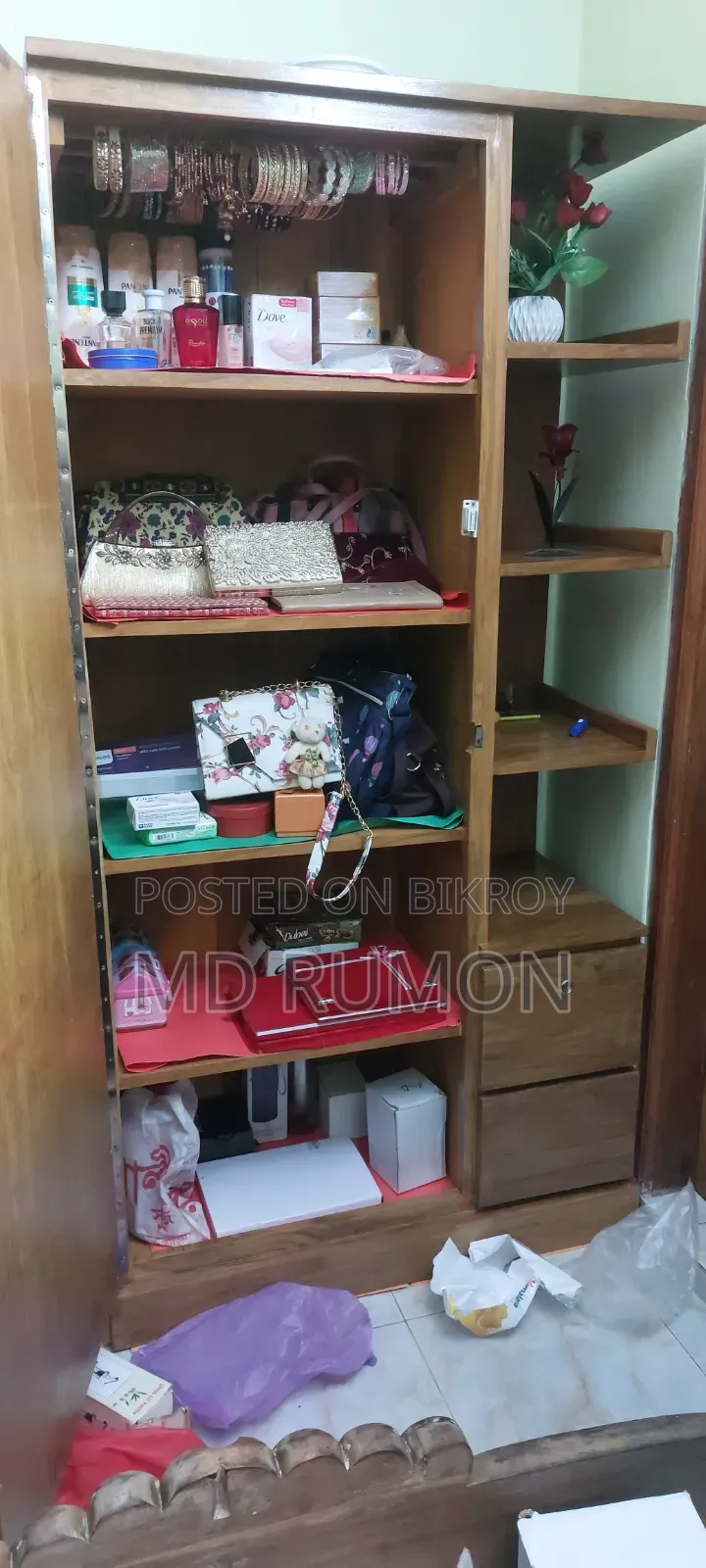 ড্রেসিং টেবিল
