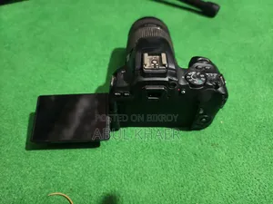 Canon 200D
