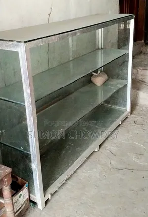 দোকানের থাই শোকেস