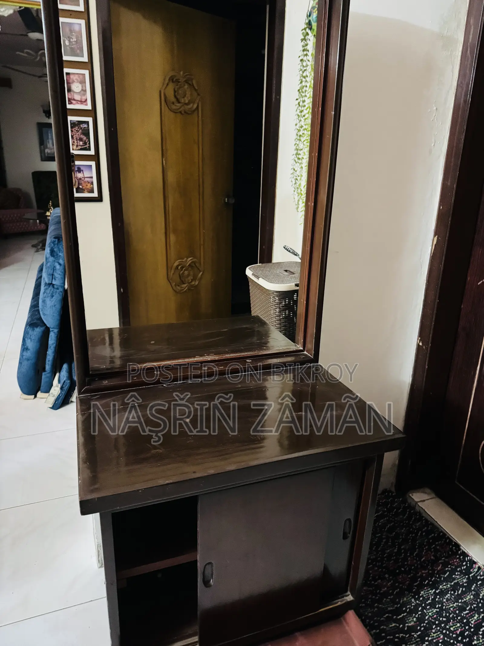 ড্রেসিং টেবিল