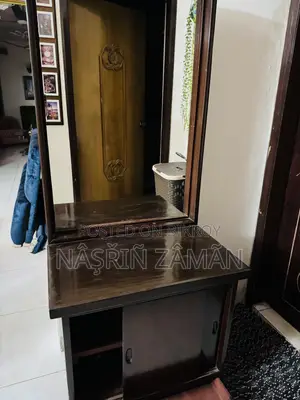 ড্রেসিং টেবিল
