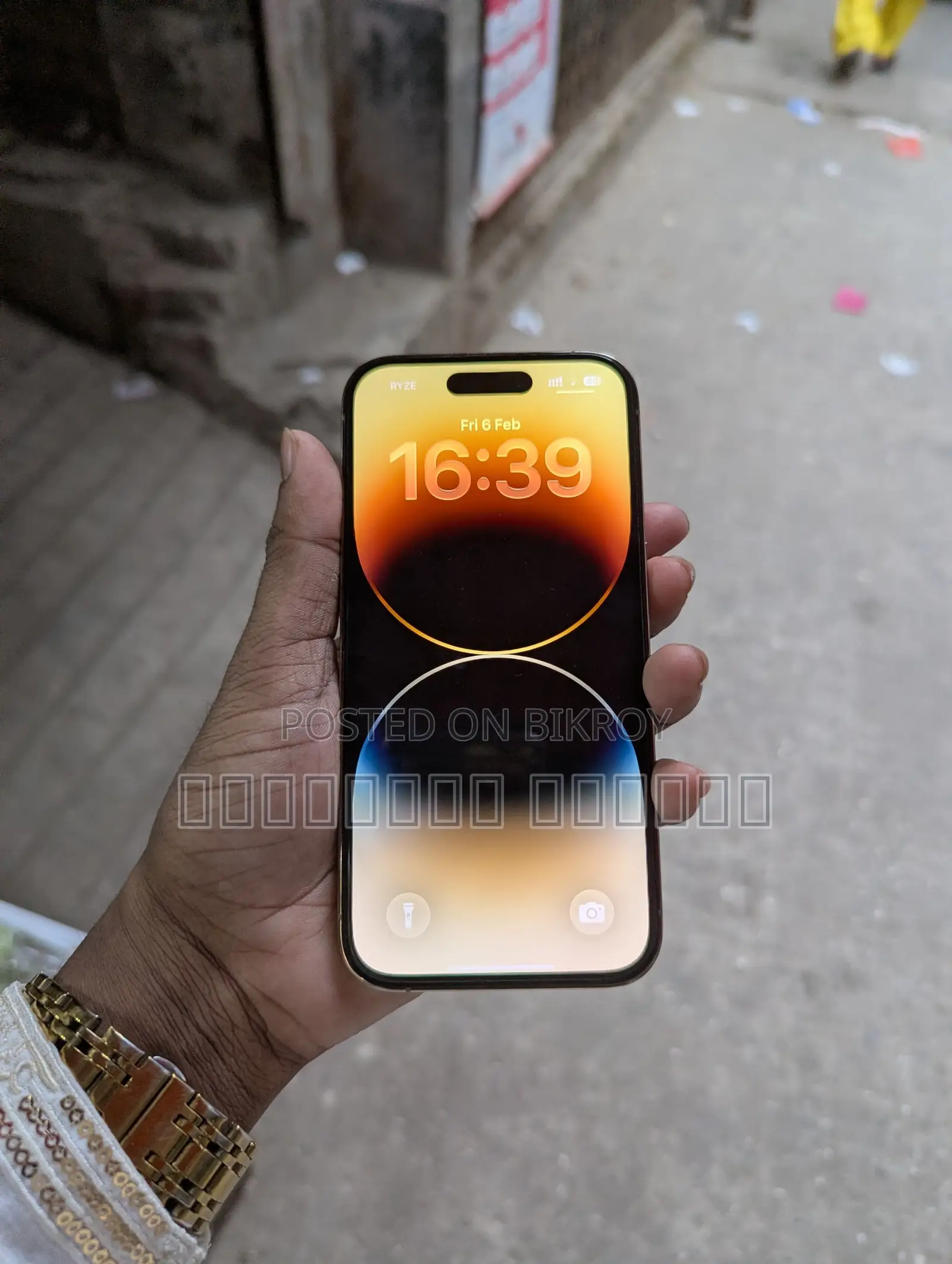 অ্যাপল আইফোন ১৪ প্রো ২৫৬ জিবি গোল্ড