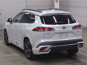 Toyota Corolla Cross 1.8 Hybrid AWD 2021 Pearl