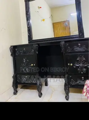 ড্রেসিং টেবিল