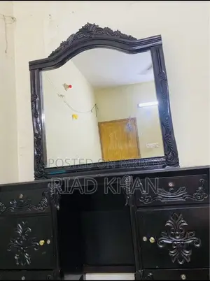 ড্রেসিং টেবিল