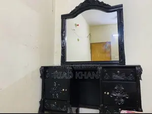 ড্রেসিং টেবিল