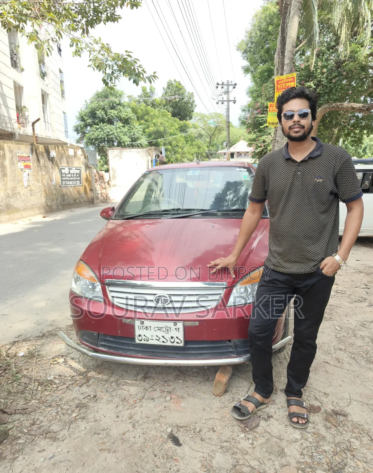 ঢাকায় গাড়ি চালানোর অভিজ্ঞতা আছে।অনেক মন দিয়ে চাকরি করতে চাই।