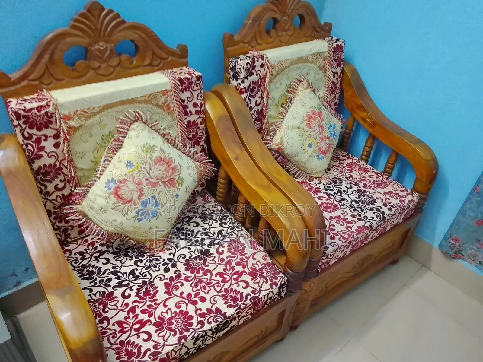 Sofa set for sale.